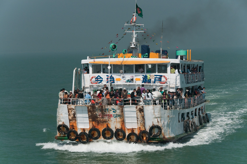 Ferry reliant Teknaf à St Martin's Island ; Baie du Bengale